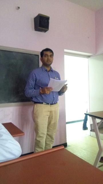 વિદ્યાર્થીઓને માર્ગદર્શન આપ્યું.