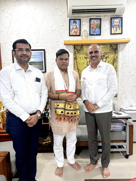 આજરોજ રાજ્યસ્તરીય ફી રીવીઝન કમિટીના મારા સાથી સદસ્ય શ્રી સરતાનભાઈ દેસાઈ સાથે ગુજરાત પ્રદેશ ભાજપના આદરણીય સંગઠન મહામંત્રી શ્રી રત્નાકરજી સાથે શુભેચ્છા મુલાકાત કરી અને માર્ગદર્શન પ્રાપ્ત કર્યું.