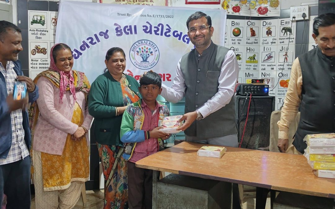 આજે મારા જન્મદિવસ નિમિત્તે ડાંગશીયાં વસાહત પ્રાથમિક શાળા અને નકલંકપરા વિસ્તારમાં આવેલ સરકારી શાળાઓમાં આશરે 450 થી વધુ વિધાર્થીઓને પૌષ્ટિક ચિક્કીનું વિતરણ કરીને તેઓ સાથે મારો જન્મદિવસ ઉજવ્યો